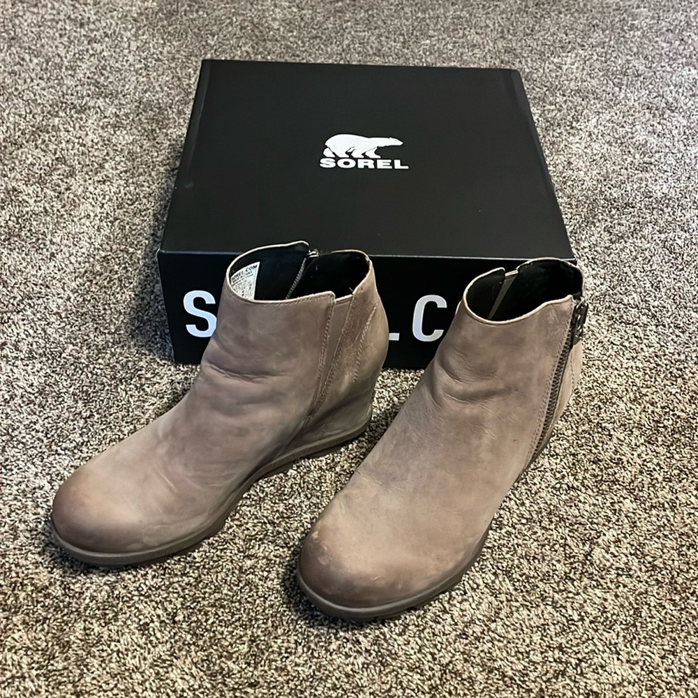 Joan of Arctic Wedge II Zip